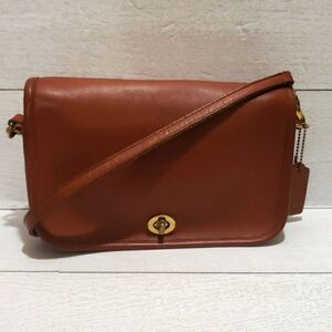 Coach vintage saddle tan crossbody flap clousure bag